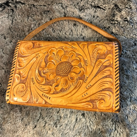 RARE Vintage Hand Tooled Brown Hand Painted Floral 2 Snap Adjustable Hand Bag - Picture 4 of 7